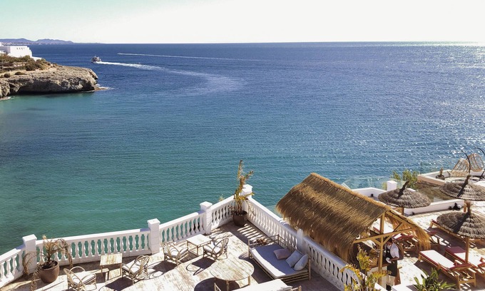 Manacor Hotel | ICON Valparaiso - Adults Only