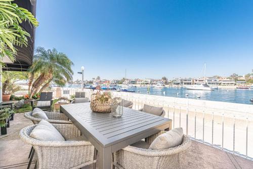 Balboa Island Casa | Iconic 4Br Bayfront Home W Unmatched Indooroutdoor Living By Beachview Rentals