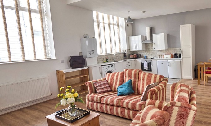 Littleborough Casa | Iconic Apartment in 1906 Dance Hall – Central Littleborough