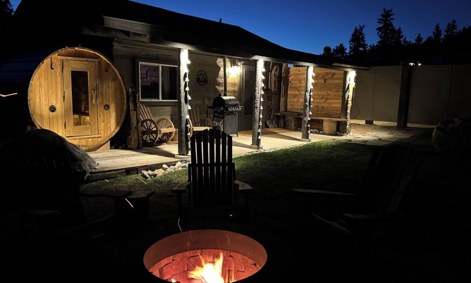 Divide Cabina | Iconic Colorado Experience / Getaway: Hot Tub, Sauna & Mountain View, 43 acres