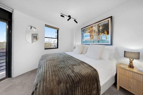 Kings Cross Apartamento | Iconic Corner Apartment with King & Queen Beds