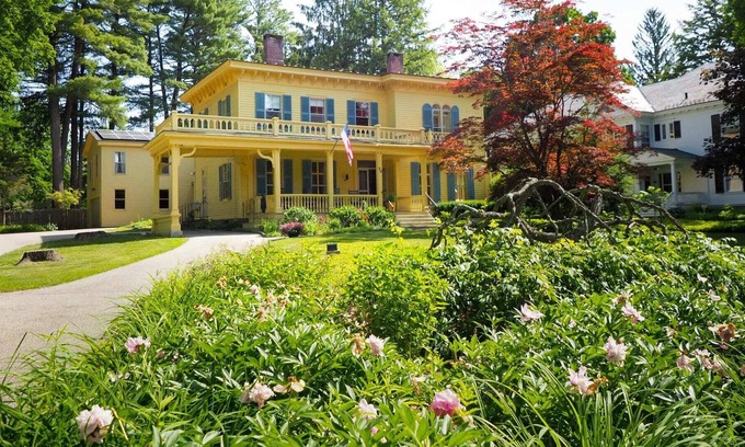 Stockbridge Casa | Iconic Historical Downtown Stockbridge, Sleeps 15