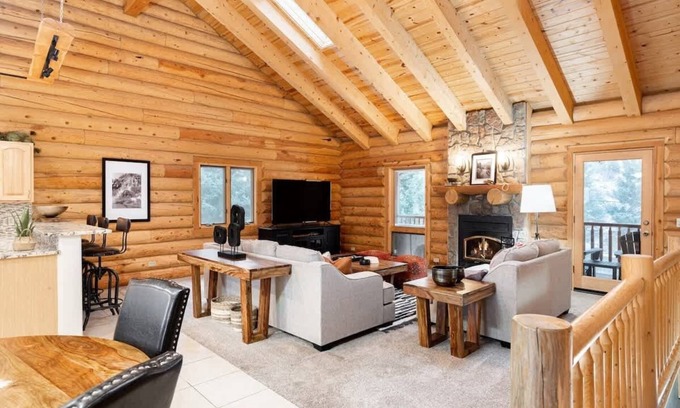 Idaho Springs Casa | Iconic Log Cabin Escape | Idaho Springs | Hot Tub