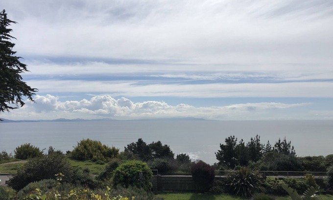 Bolinas Casa | Iconic Mushroom House. Ocean Views, Walk to Beach and Sauna!