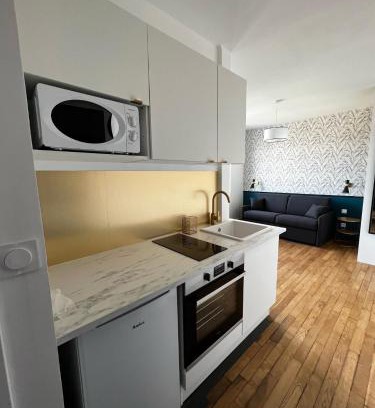 Eu Apartamento | IDÉALEMENT SITUÉ "LE STUDIO" Les Locations ISAHORA sont aussi à 2 pas du Château d'Eu, des Falaises du Tréport, de MERS les Bains et aux portes de la BAIE DE SOMME