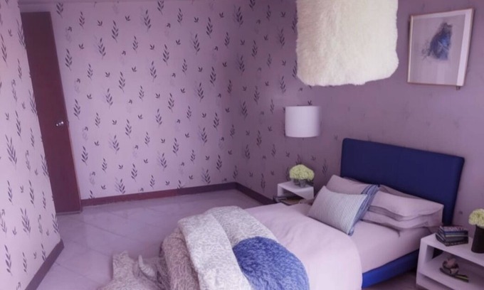Jakarta Apartamento | Live comfortably and stylishly in a modern 2-bedroom apartment at Taman Anggrek.