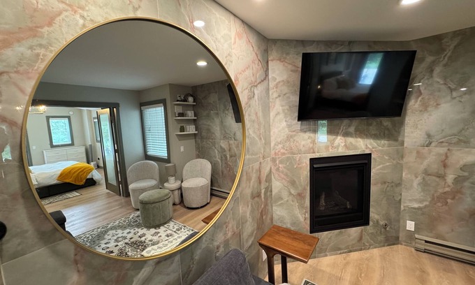Sandpoint Condominio | Idaho Pine Condo at Schweitzer Ski Resort, 2 bedroom, 1 bath, high-end finishes.