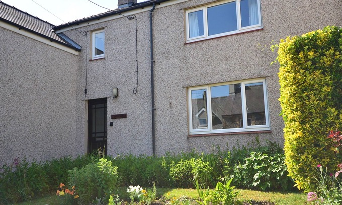 Newborough Cabaña | IDAN HOUSE, family friendly, character holiday cottage in Newborough