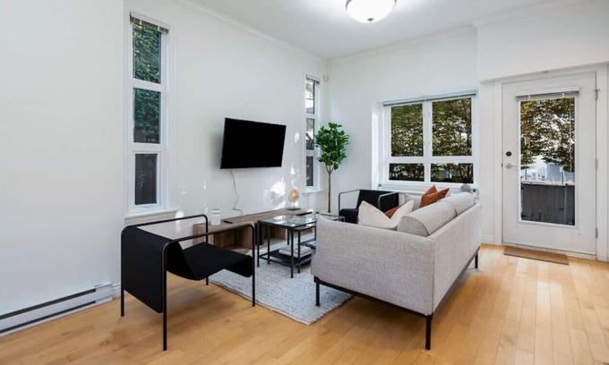 Marpole Casa | Ideal 3-Bedroom Home - Marine Gateway