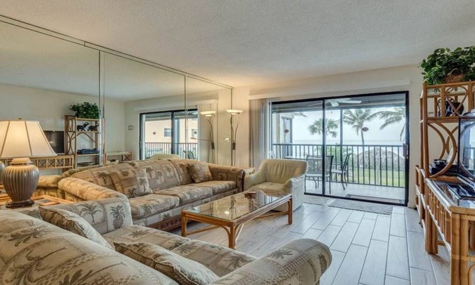 Mid Island Condominio | Frente a la playa, espectaculares vistas y puestas de sol, Bright Corner Condo, excelente ubicación.
