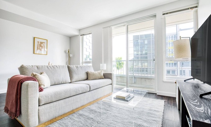 Wilburton Apartamento | Ideal Bellevue 1BR w/ BBQ, Gym, W/D, near Spring District, by Blueground