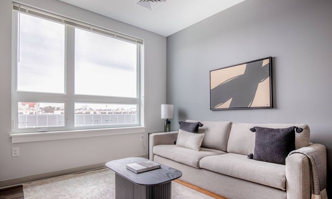 St. Elizabeth's Apartamento | Ideal Brighton 1BR w/ W/D, Pool & Gym, nr Green Line, by Blueground