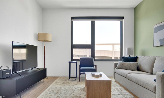 Congress Park Apartamento | Ideal Congress Park 1BR w/ Gym & Pool, near shops & dining, by Blueground