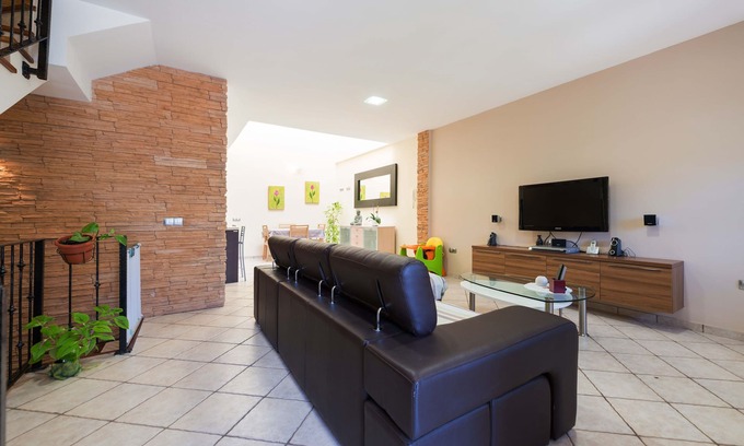 Cruce de Arinaga Casa | Duplex ideal con wifi y terraza ,(happy house)