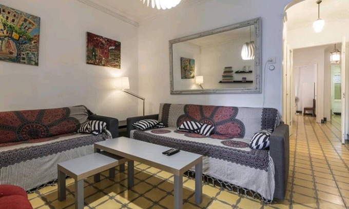 Sant Adria de Besos Apartamento | Ideal para familias. A 3 minutos del metro.12 minutos S. Familia en metro