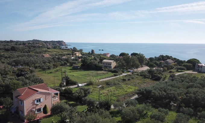 Agios Matthaios Apartamento | Ideal para familias! Apartamento con jardín cerca de la playa, Wifi | Prassoudi, Ko