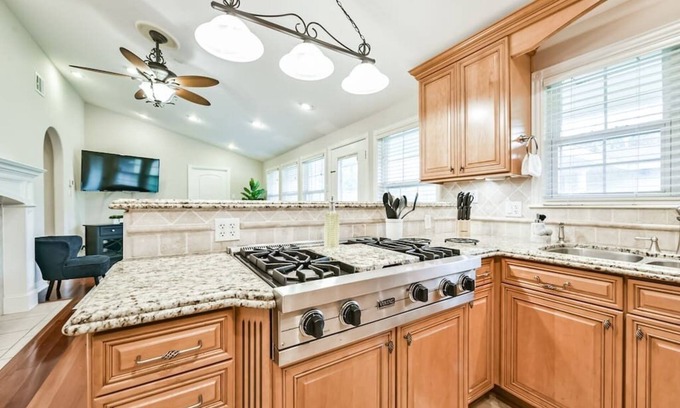 Memorial Casa | Ideal for families/friends seeking comfort, relaxation, and shopping