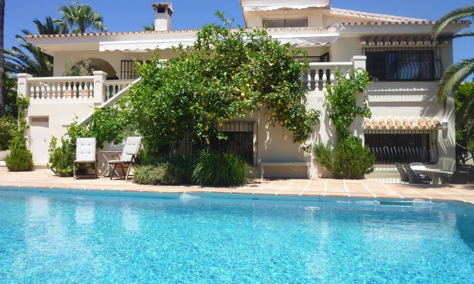Urbanización Pinos Verdes Villa | Ideal para familias, gran piscina, Vistas al mar, 400m: Sandy Beach, Capacidad 8 Plus bebé