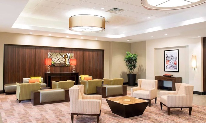 Grand Rapids Casa | Ideal for Groups: 3 Relaxing Rooms w/Comfy Beds, Airport Shuttle & Pool Access