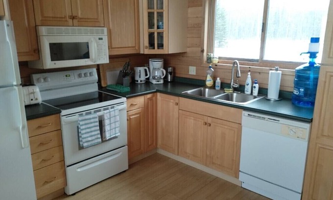 Rainy River District Cabaña | Ideal for hunters and anglers year round in the heart of Lake of the Woods ON