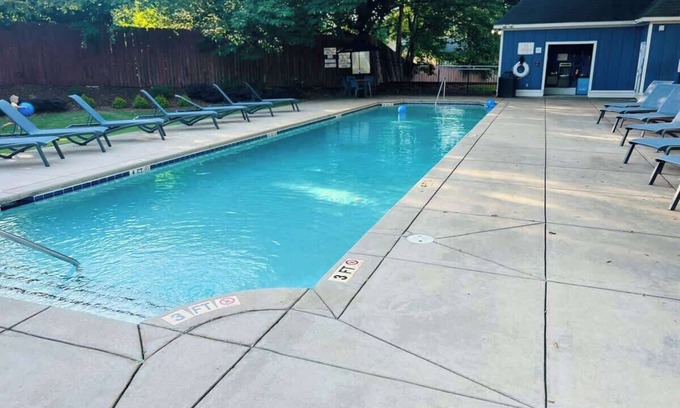 Arcadia Apartamento | Ideal for long stays w/ 2 king beds, gym & pool