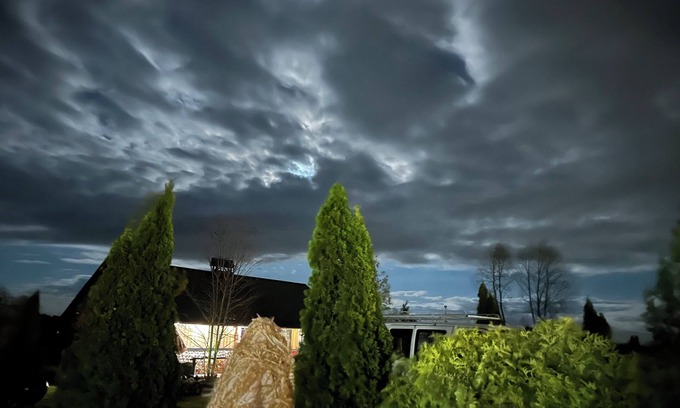 Oostburg Otro | Ideal for traveling nurses or professionals. Nestled on a forty acre property