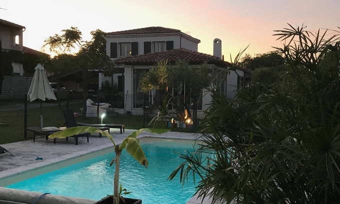 Saint-Genies-de-Malgoires Villa | Villa familiar ideal con piscina y casa de piscina, para unas vacaciones acogedoras