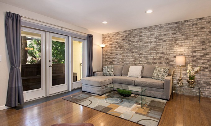 Hillcrest Condominio | Ubicación perfecta Hillcrest! A pie de restaurantes, tiendas y más