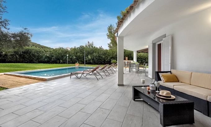 Crestatx Chalet De Esquí | Acogedora casa con jardín y piscina privada en una urbanización tranquila