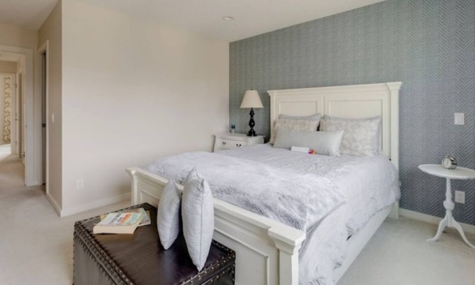 Cochrane Casa | Ideal Large Home 30 mins to the Rocky Mountains and 30 mins to Calgary!!