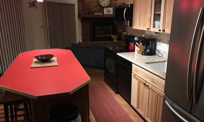 Frisco Condominio | Ubicación especial! ¡3BR + / 3BA duerme 10+ en comodidad! ¡Mascotas también!