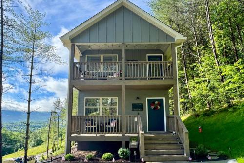 Lookout Valley Neighborhood Association Casa | Ideal Location and Mountain Views Chattanooga Home!