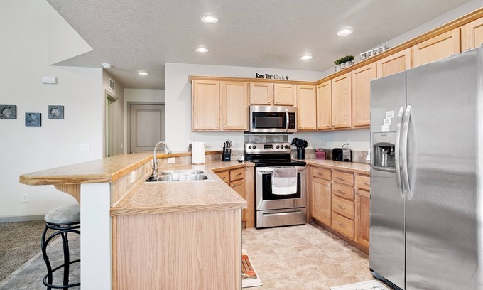West Valley Casa | Ideal Location~Cozy~1600sqft~Pets Welcome~BBQ