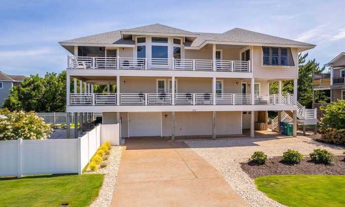 Duck Casa | Ideal Location in Duck, NC. Short Walk to Town and Short Walk to the Beach
