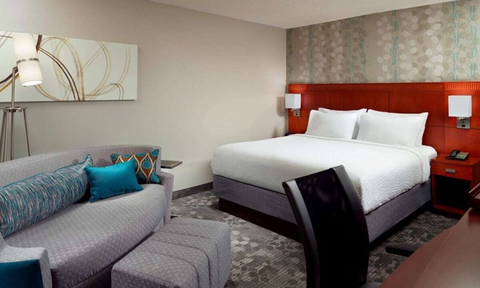 Home Park Hotel | Ideal Location in Midtown! 3 Modern Units, Seasonal Outdoor Pool, Pets Allowed!