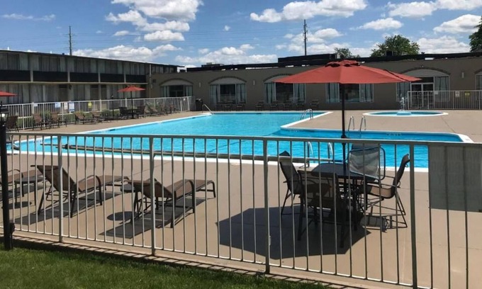 Bethlehem Casa | Ideal Location! Onsite Pool, Free Breakfast, Parking, Pets Allowed Here!