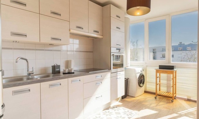 Bourg-l'Eveque Apartamento | Ideal location | Private garage | Bright