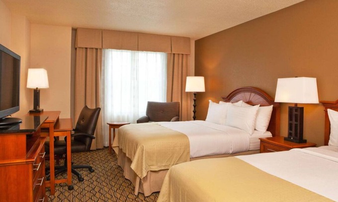 College Park Hotel | Ideal Mix of Comfort and Value! 3 Comfortable Units, Pet-Friendly, w/ Pool