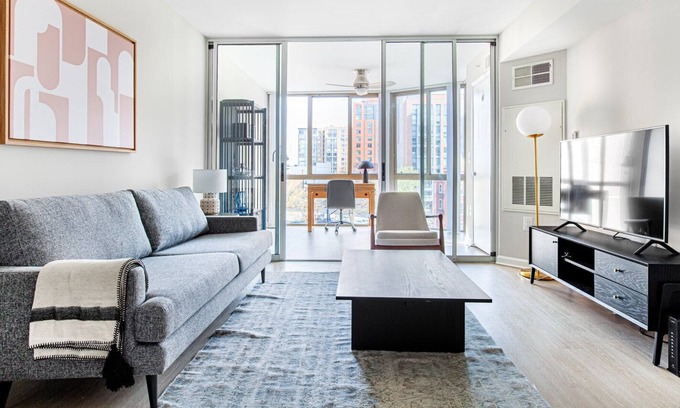 Chinatown Apartamento | Ideal Mount Vernon 1BR w/ Gym, Pool, nr. Georgetown Law, by Blueground