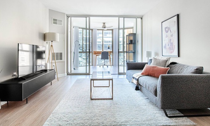 Chinatown Apartamento | Ideal Mount Vernon 1BR w/ Gym, Pool, nr. Georgetown Law, by Blueground