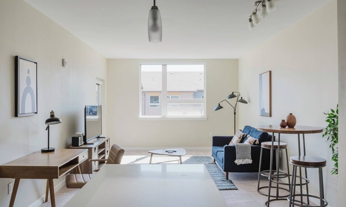 Newcastle Apartamento | Ideal Newcastle 1BR w/ Gym, Pool, Pet Area & W/D, by Blueground