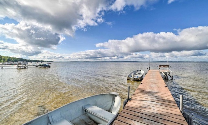 Houghton Lake Casa | Ideally Located Cabin with Direct Lake Access!