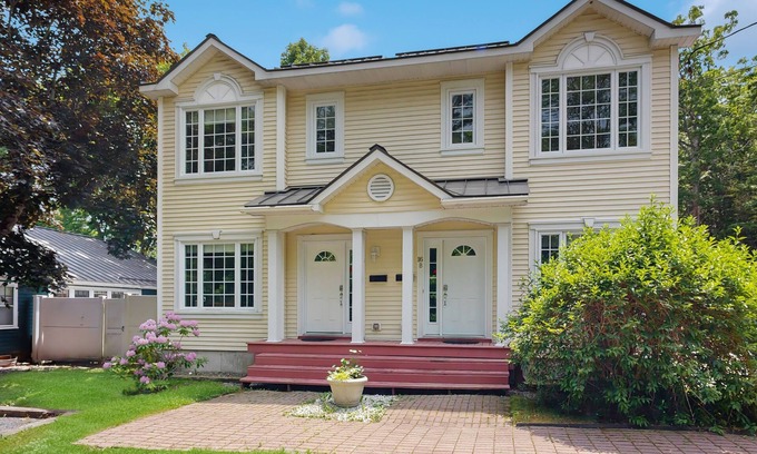 Bar Harbor Cabaña | Ideally Located Home w/ Deck, WiFi & Washer/Dryer - Walk into Town & Acadia