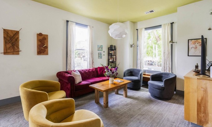Alberta Casa | Idealmente ubicado, casa grande, moderna y artística, ideal para grupos.