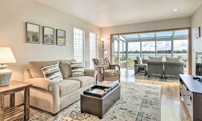 East End Casa | Ideally Located San Francisco Bay Home w/ Sunroom!