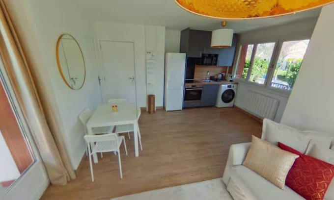 Sevran Apartamento | IDF05 Superb cozy apartment CDG airport wifi 4 people