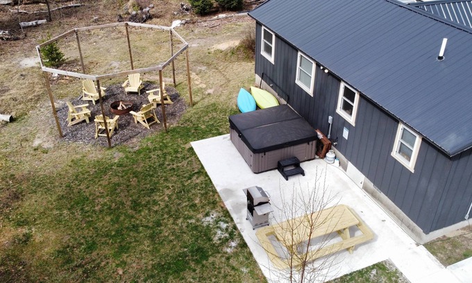 Idlewild Cabina | Idle-in-the-Wild Secluded Cabin-Wi-Fi, Hot Tub