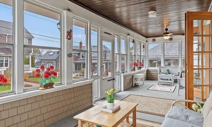 Onset Casa | Idlehurst Getaway: 7-BR, 2-min from Onset Beach w/ Wifi, AC units - sleeps 14!