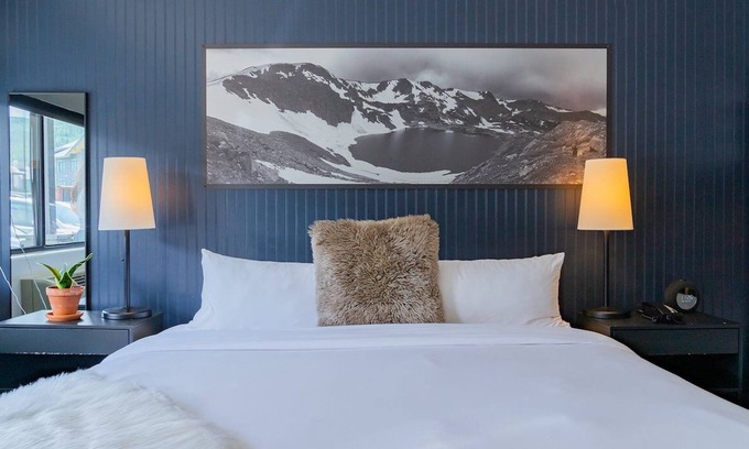 Winter Park Hotel | Idlewild King + Twin Bunks, Gravity Haus Winter Park, Outdoor Hot Tub, Central
