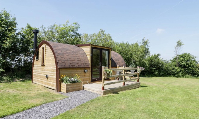 Saint Asaph Cabaña | IDRIS POD, admite mascotas, con chimenea en St Asaph, Ref 965185